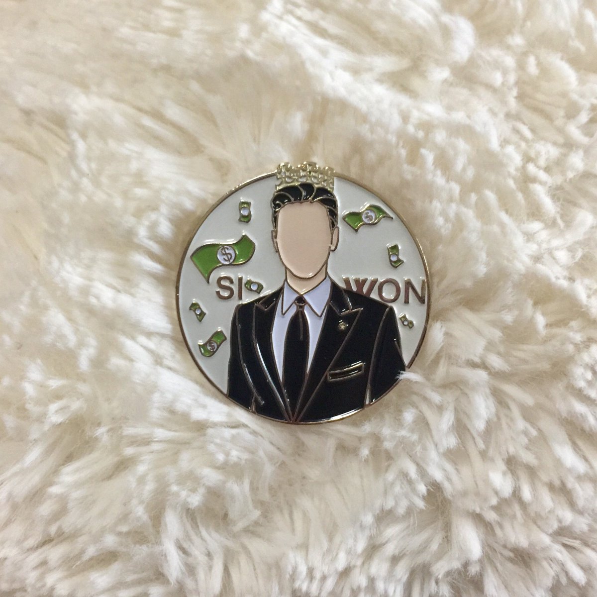thecloudsofys's tweet photo. ☁️Últimos dos pins disponible solo queda uno de cada uno!!
#Yesungsoloconcertchile #yesung #siwon #eunhyuk #SUPERJUNIOR #SS8 #elf #cloudschile #clouds #ELFCHILE https://t.co/8mH4m1QwJB