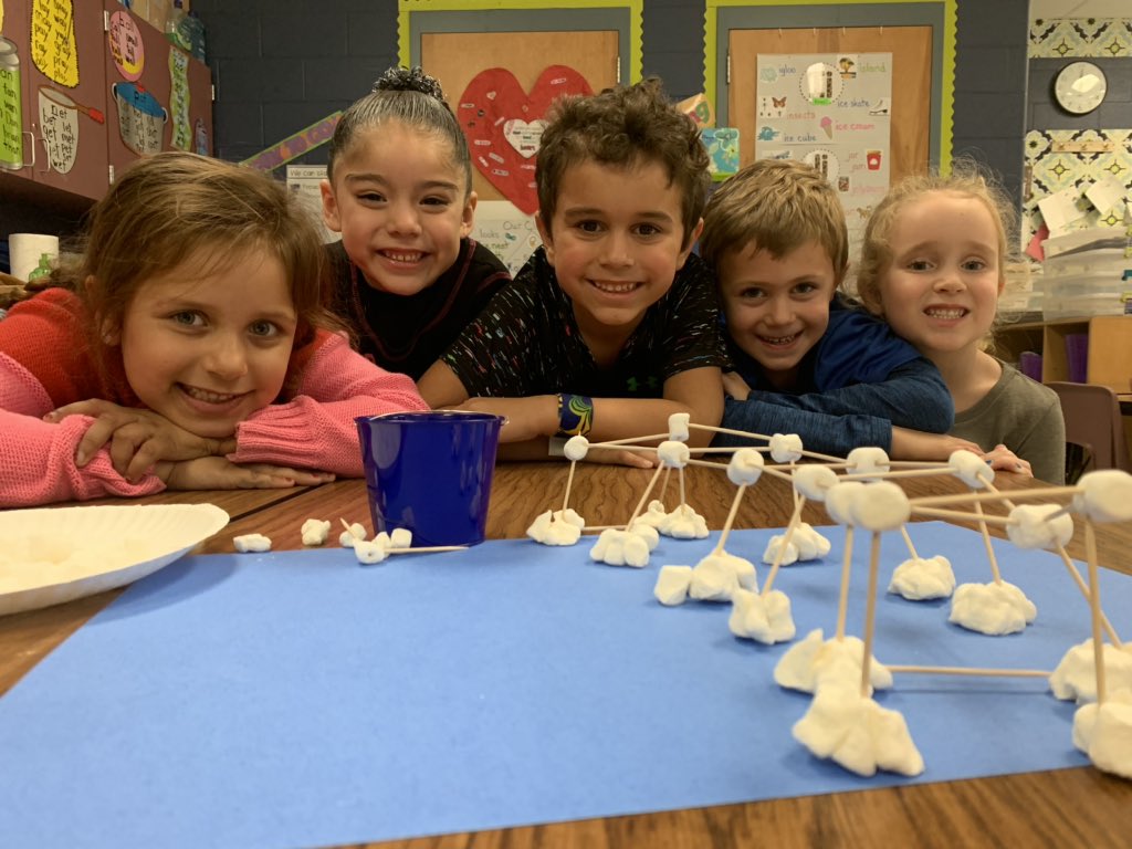 JCPrice331's tweet image. Ways to escape! These kinder kiddos were challenged to think of ways to help the gingerbread man cross the river! @FairOaksRanchES