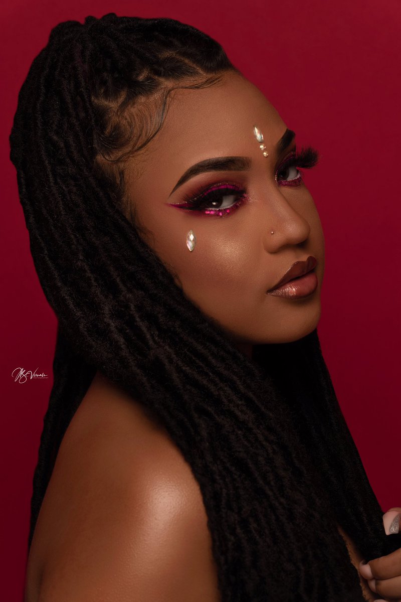 JustWill__'s tweet photo. (3/3)
who said pink & red don’t go together?
(probably my fav shoot eva) #photoshoot #photography #closeupshoot 🔥❤️
photographer: @jbvisuals__
makeup: @cakedbymax
(on ig) https://t.co/h3pMTkAZYs