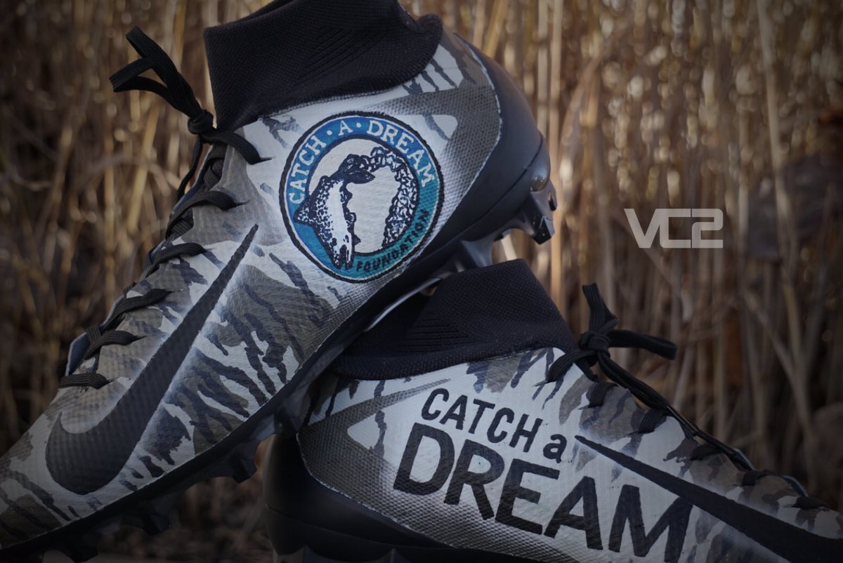 DevlinHodges10's tweet photo. #MyCauseMyCleats #CatchADreamFoundation
Thank you @vc2art ! @MossyOak https://t.co/xq0bYAEJZ7