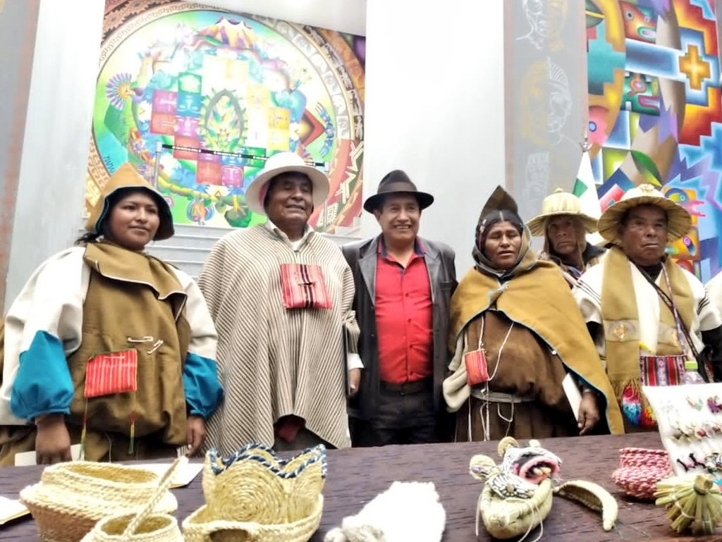 TataQuispe's tweet photo. #TataQuispe:
En la #CasaGrandedelPueblo de la #plazaMurillo hermanos.
En la presentación de la #Ley1255 de la "Nación #Uru" de nuestra #Bolivia
#ConLosPueblo https://t.co/0iLiExE41a