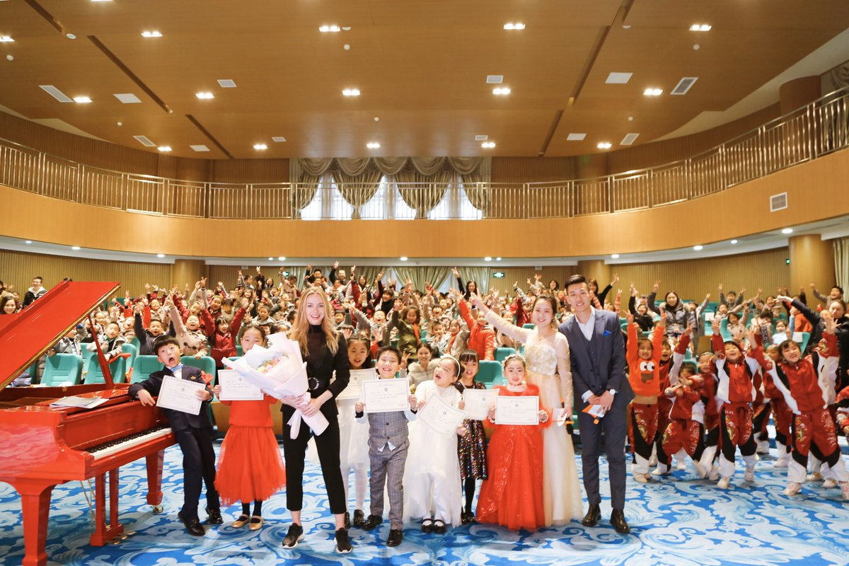 AnaHuppmann's tweet photo. Such a great experience to visit this beautiful school in Shanghai! 🏫 Many thanks for this awesome day!👍🏻👍🏻👍🏻👍🏻👍🏻 #Shanghai #musicschool #musicschools #shanghaischool #prodigy #prodigies #prodigymusic #musicprodigy #giftedchildren #gifted #giftedhands #giftededucation #redpiano https://t.co/Q0wQxT0k3t