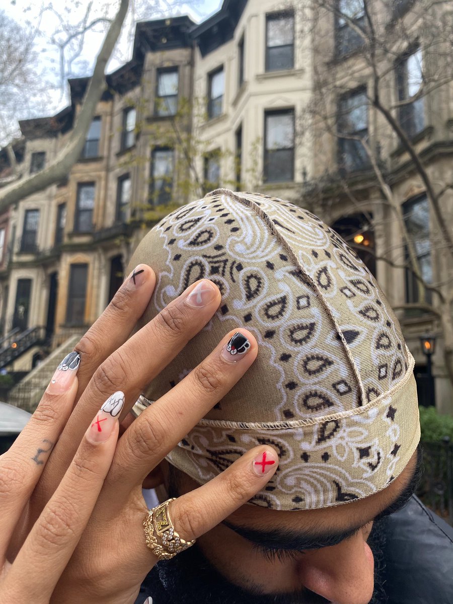 Got tired of waiting for my girl whenever she’d get her nails done, so I said fuck it and started doing mine.

Can’t beat em, join em😈