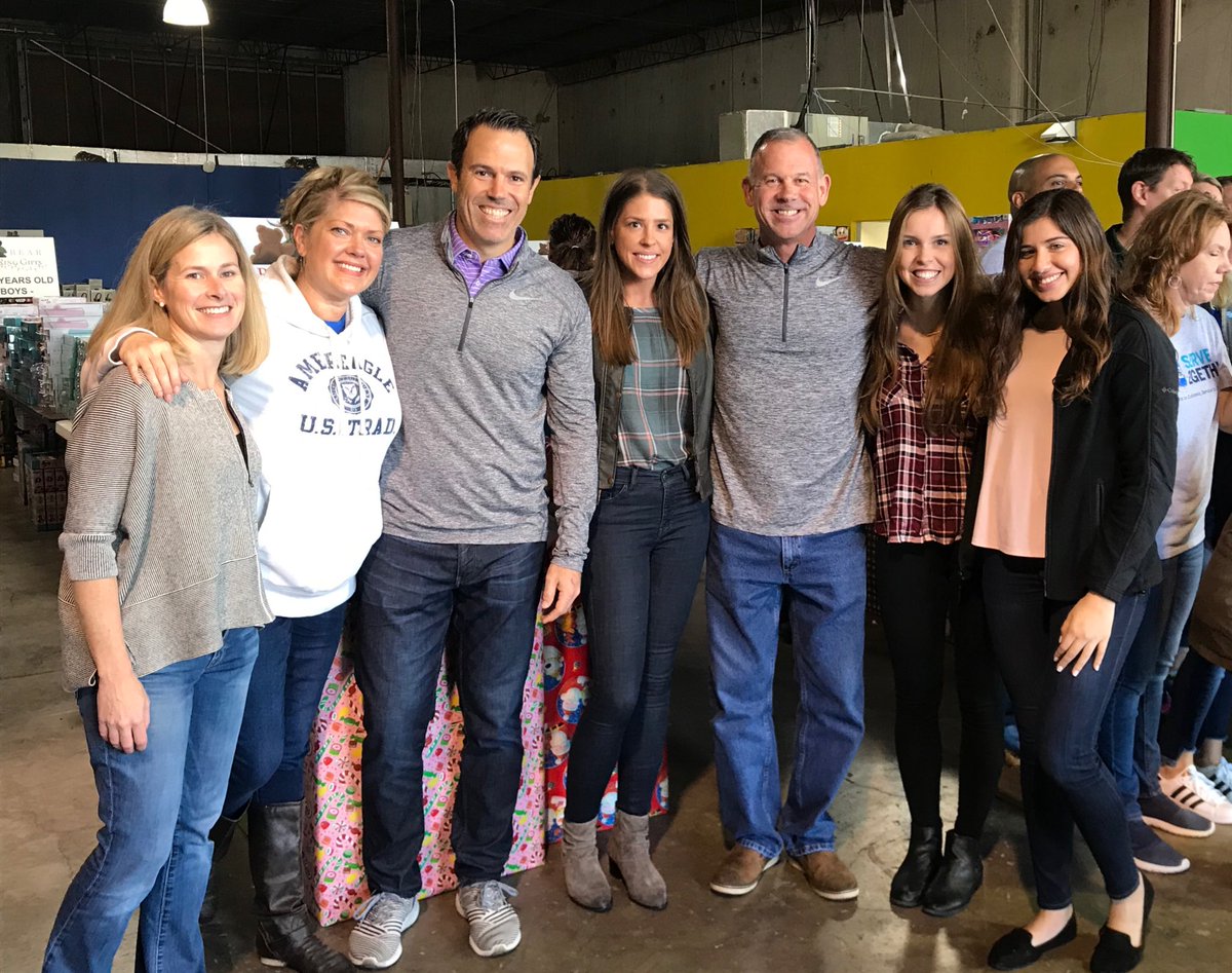 btwell's tweet image. Claro volunteer day!  A few in our Houston office were able to help the BEARing Gifts program to help provide new gifts to kids in CPS @BEAResource @ClaroGroupLLC
