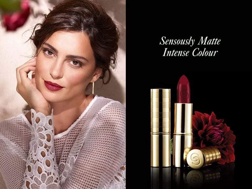 JaneNekpen's tweet photo. Sometimes, you need to make your lipstick tell the story ☺️😌
#giordanimattelipstick
#lipstick
#spf18
#oriflame https://t.co/EzHnrPxzZL