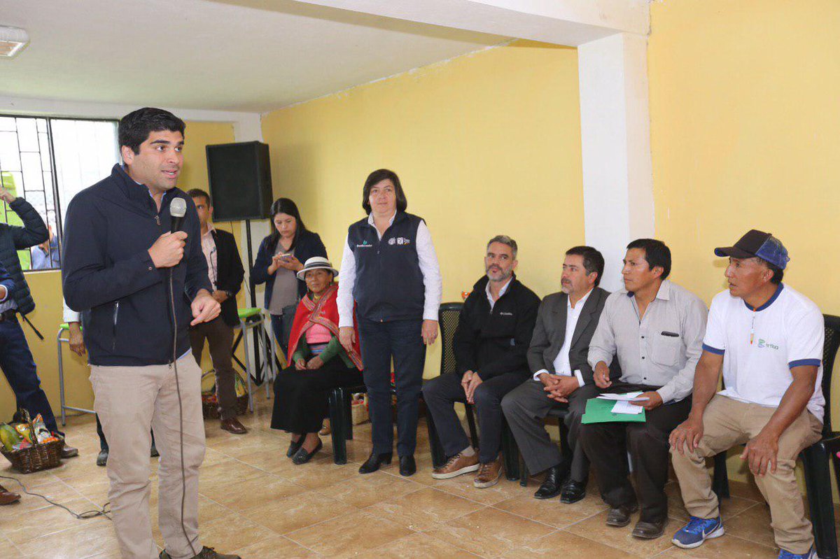 Vice_Ec's tweet photo. "Gran parte de la solución es el crédito y con @BanEcuadorBP estamos para apoyar sus proyectos", @ottosonnenh #GobiernoEnAcción https://t.co/F8hfbw7Hnc