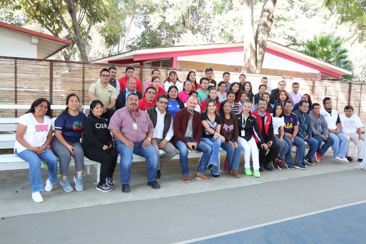 DEPORTE_GobOax's tweet photo. Con gran respuesta, la #CECUDE capacitó al personal de la Dirección de Operación de Asistencia Alimentaria del @DIF_Oaxaca, dando cumplimiento a los lineamientos del @DIF_NMX. La Dir. @MontseHeinze estuvo presente en la misma.
#Oaxaca
@alejandromurat
@IvetteMurat
@holmchristian https://t.co/sqZLcCcyNE