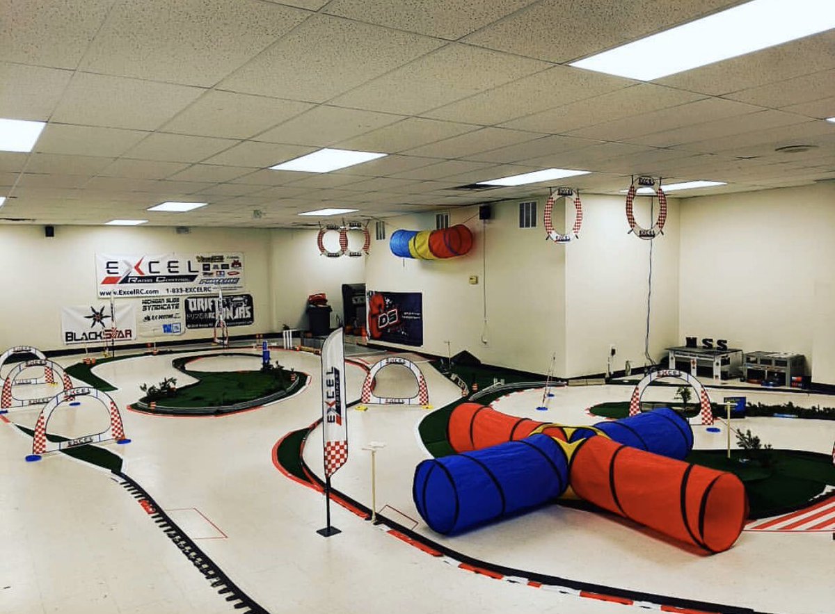ExcelRc's tweet photo. Our RC track is being invaded by the drone track! Just kidding, we love having both in close quarters.
📸
@shayk_fpv

#rc #cars https://t.co/K8tfgx7j97