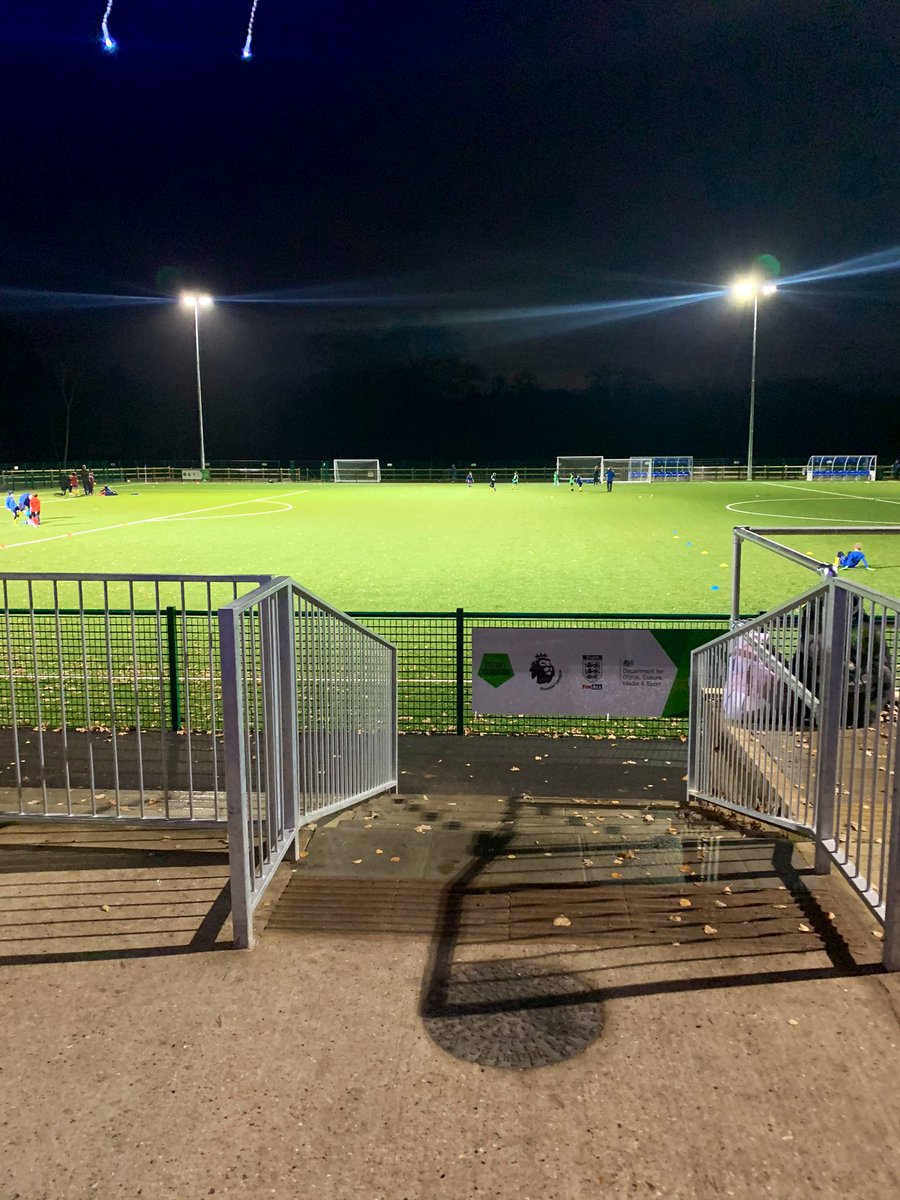 CoachingJdm's tweet photo. 1st session back coaching after years away⚽️🤙🏼 @AscotUnitedFC #coaching #football #grassroots #youthfootball #berkshire #bracknell #ascot https://t.co/7ECSmj2dMe
