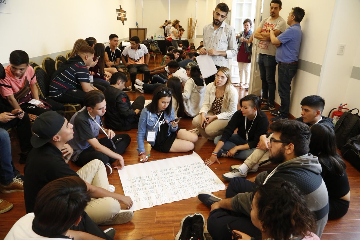 ProyectoNoemi's tweet photo. Las y los jóvenes de Proyecto Noemí elaboran propuestas para una #AgendaDeJuventudes
#20AniversarioSES https://t.co/BpN9n7UgRf
