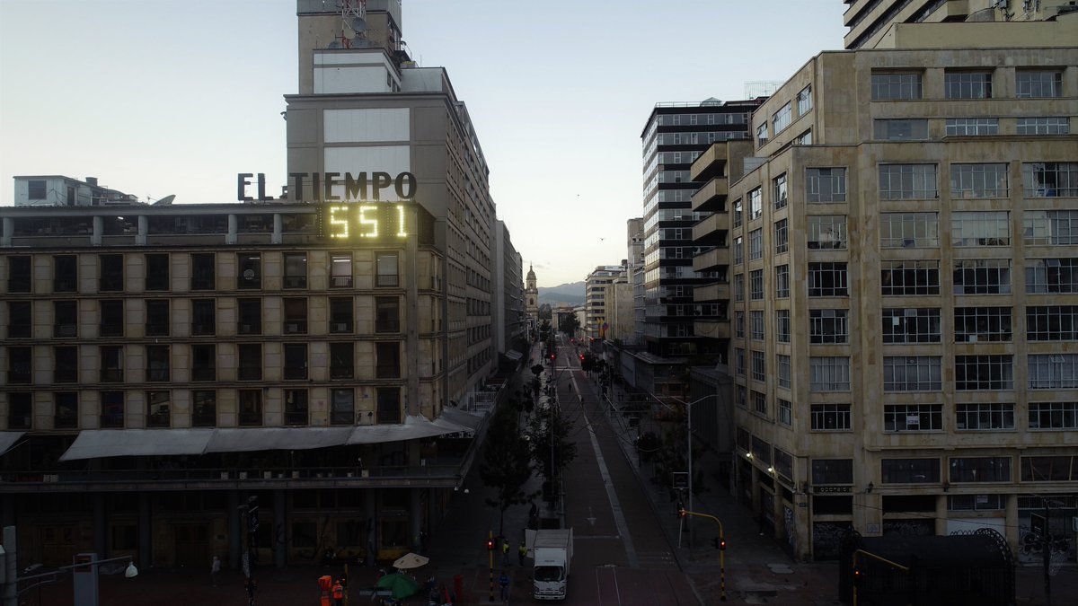 droneboxone's tweet photo. #droneboxOne un día como hoy cuando el centro de #Bogotá despierta (5:51am). #endronate, comparte y ayúdanos a llenar de drones los cielos colombianos. Síguenos en @droneboxone #drone #dron #dji #dronesBogota #dronesColombia #unDroneEnElCielo https://t.co/x16cxNfTTX