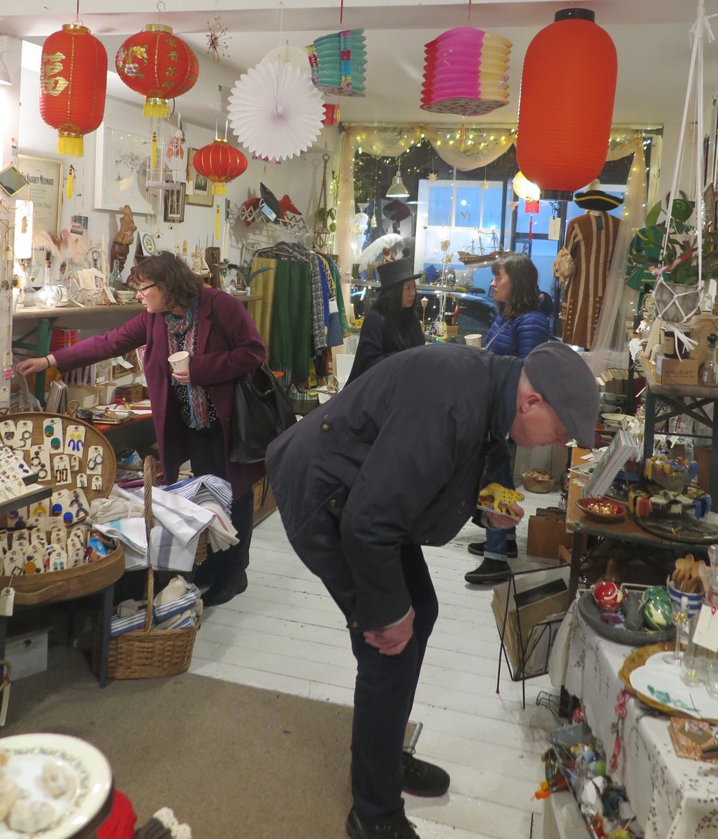 KemptownInsider's tweet photo. Well done to the #Kemptown merchants, cafes and makers who organised this evening's successful Xmas Shopping event - and all those who came to enjoy the fun and support Kemptown's independent traders and artists. Hopefully the start of an annual tradition? 
#Kemptown #Brighton https://t.co/bgT609V0mV