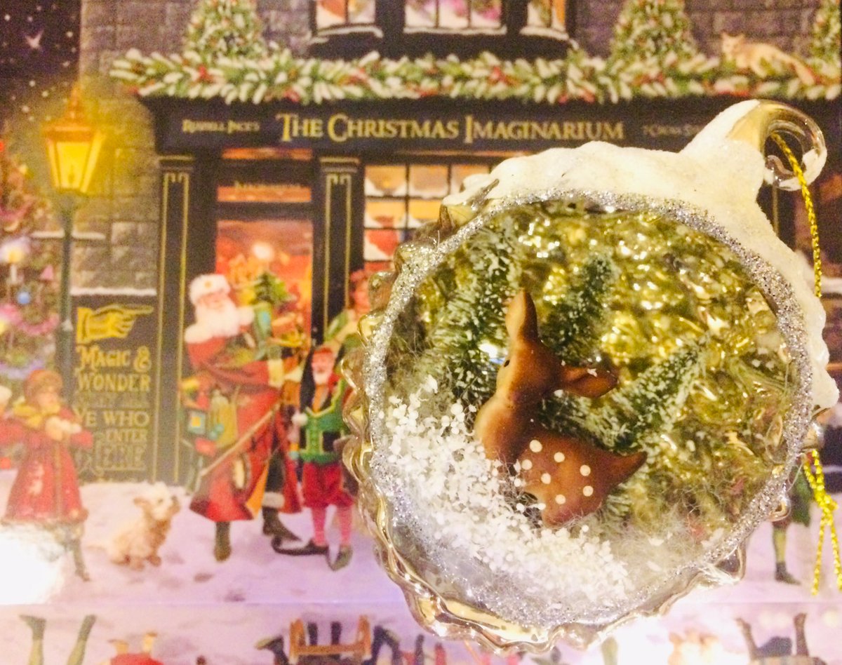 LisaRParker's tweet photo. Advent treats and eats - Day 5: my new favourite bauble from @russell_ince ‘s #ChristmasImaginarium ‘Imaginarium’ - enough said #joy #magic #sparkle #magicandwonder #Ryde #IsleOfWight #WightChristmas #IsleOfChristmas #OhWhatFunItIsToRyde https://t.co/jzdw2wbB4h