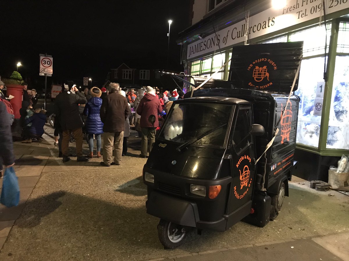 kettlekeg's tweet photo. Fantastic to catch up with a good friend tonight. A great night was had by all.  Good to see so many loyal customers supporting their local traders. Thank you ☕️❤️  #piaggioape #piaggioape50 #coffeelovers #kkeg #coffee #mobilecoffeebar #jamiesonofcullercoats #cullercoats https://t.co/s6wmrcSJhq