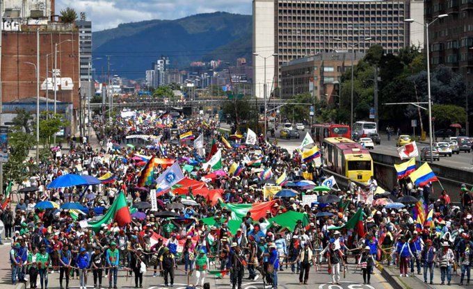 This week #Colombia entered its 3rd national strike in protest of President Ivan Duque's neoliberal economic reforms. Strikers also demand public, accessible education and greater protection for Indigenous communities facing a worsening crisis of violence
educaoaxaca.org/colombia-inici…