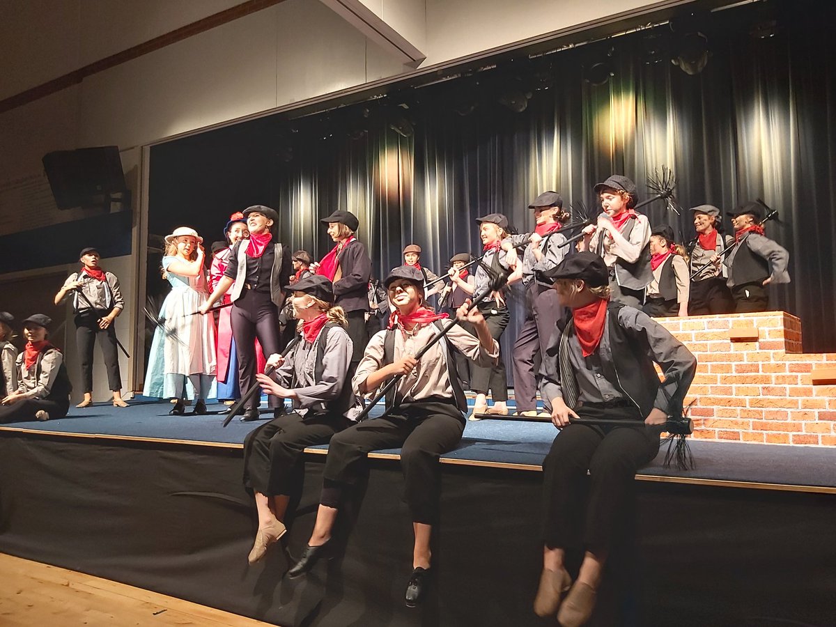 yvetteshapiro's tweet photo. Fantastic night @GlenlolaSchool #MaryPoppins Absolutely brilliant performances from so many talented pupils 👏👏👏 https://t.co/SbjpGN4tQL