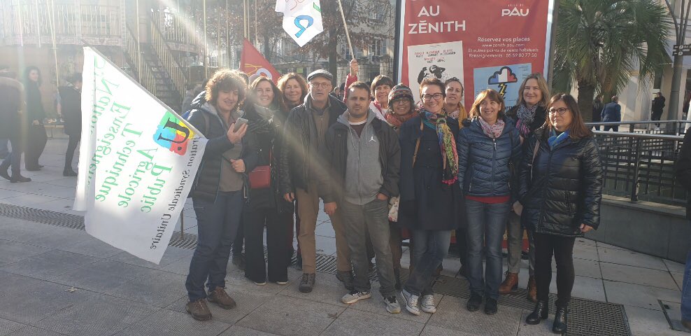 snetapfsu's tweet photo. Sections #SNETAP #Pau et #Orthez (64) à Pau, 13000 manifestants à Pau, 10000 à #Bayonne #5decembre https://t.co/BivOhZUnMz
