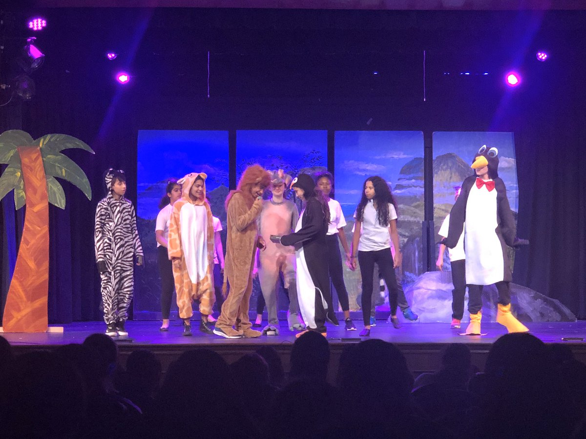MissNCraig's tweet photo. Congratulations to the cast and crew of Madagascar! It was excellent!! 🦒🦛🦓🦁@JerichoMS @cdellerba2 @rscalera19 https://t.co/8yq9AD8QUZ