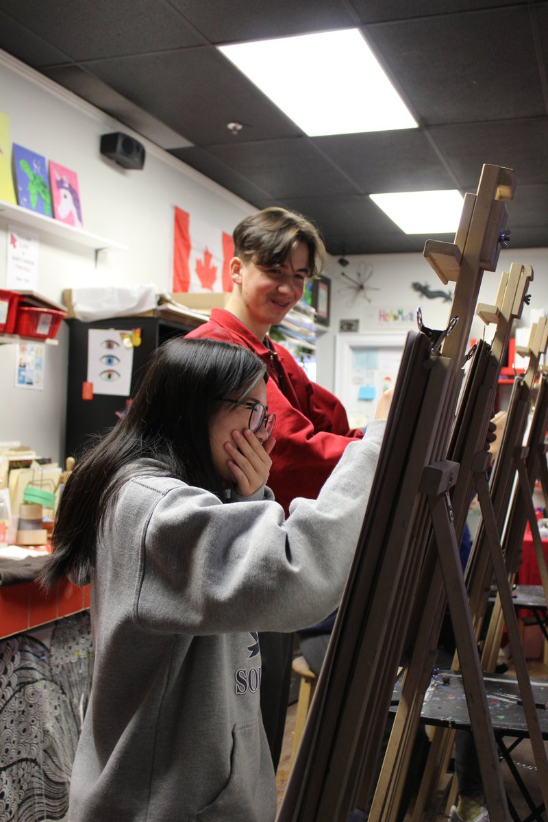 SBASHSM1's tweet photo. Some highlights of St. Brother André SHSM students doing some life drawing for their certifications. This is what experiential learning looks like ☺️ @SBAtoday @MeltonMoyo @ycdsb @PathwaysYCDSB https://t.co/K48XtpQeWD