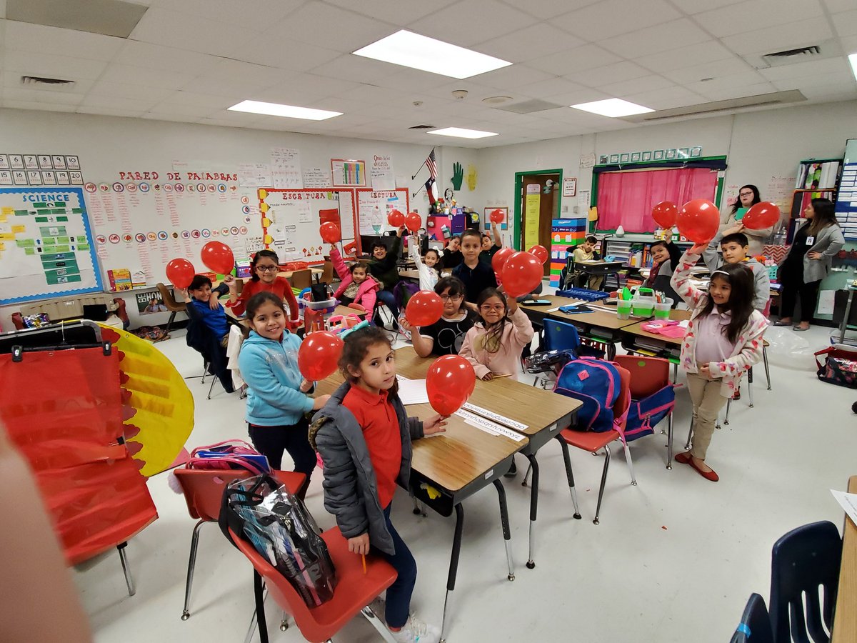 Jaleydapz's tweet photo. Adding a little pop to our learning!
#secondgradedual #secondgraders #dualclassroom #secondgrade @crenshawcomets @ChannelviewISD https://t.co/Xy6mDLCBsn
