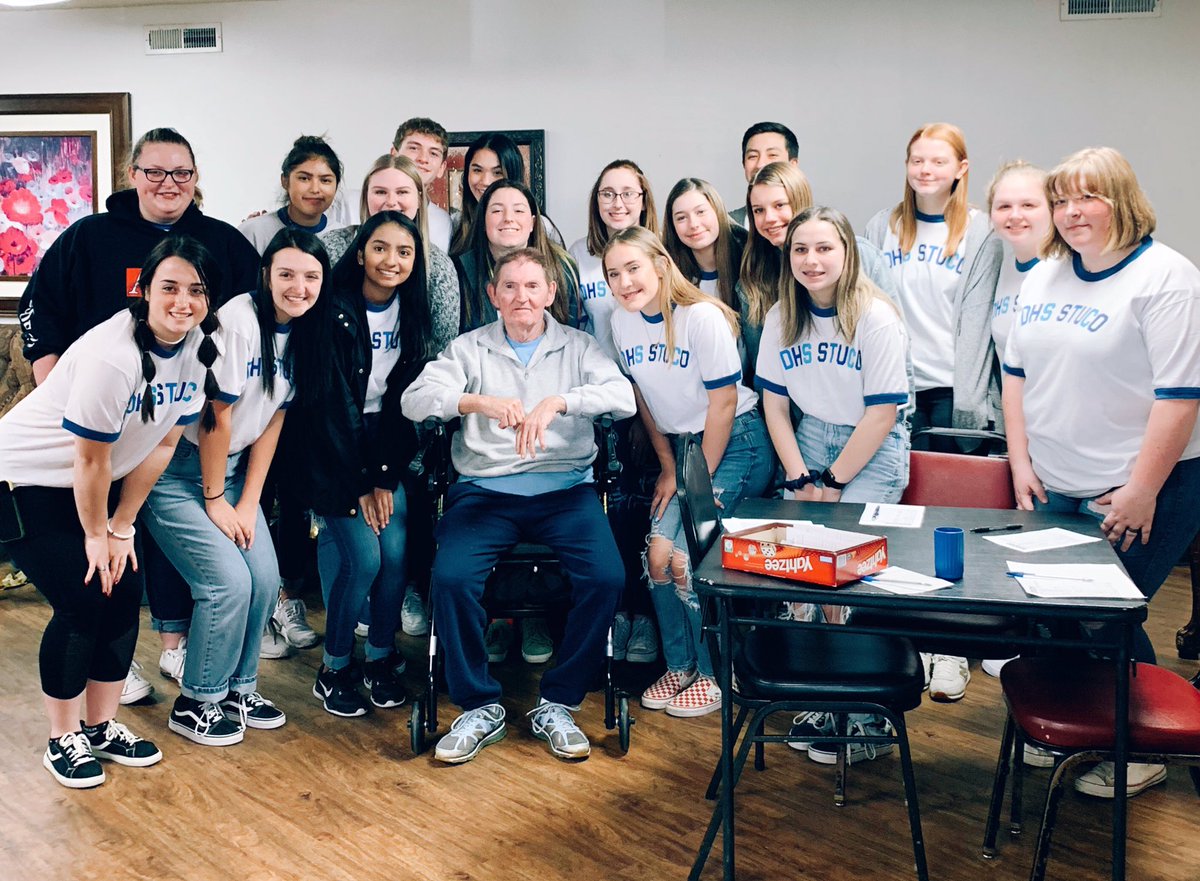 eaglestuco_1's tweet photo. Today student council went on our first field trip of the school year. We had a blast painting nails and playing bingo! https://t.co/HEZkTSeVR1