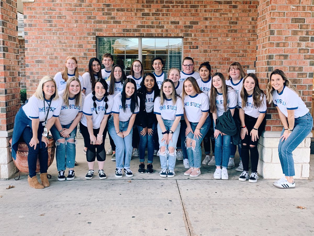 eaglestuco_1's tweet photo. Today student council went on our first field trip of the school year. We had a blast painting nails and playing bingo! https://t.co/HEZkTSeVR1