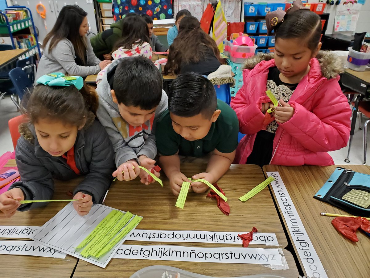 Jaleydapz's tweet photo. Adding a little pop to our learning!
#secondgradedual #secondgraders #dualclassroom #secondgrade @crenshawcomets @ChannelviewISD https://t.co/Xy6mDLCBsn