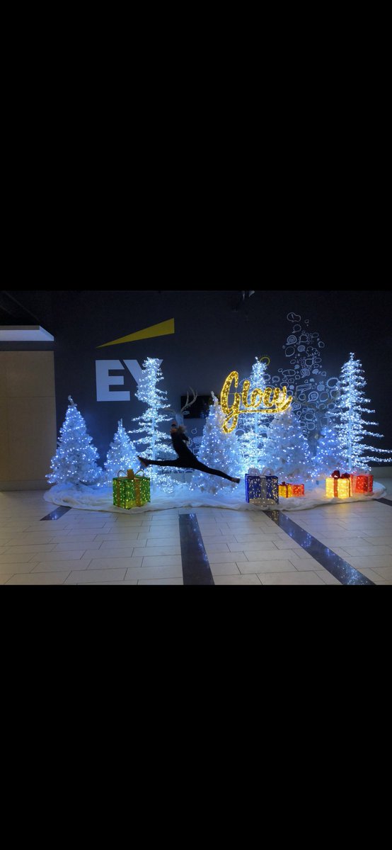 spritch2's tweet photo. Family fun at Glow Ottawa! 
#JUMPGlowGardens https://t.co/QO7mWBwje8