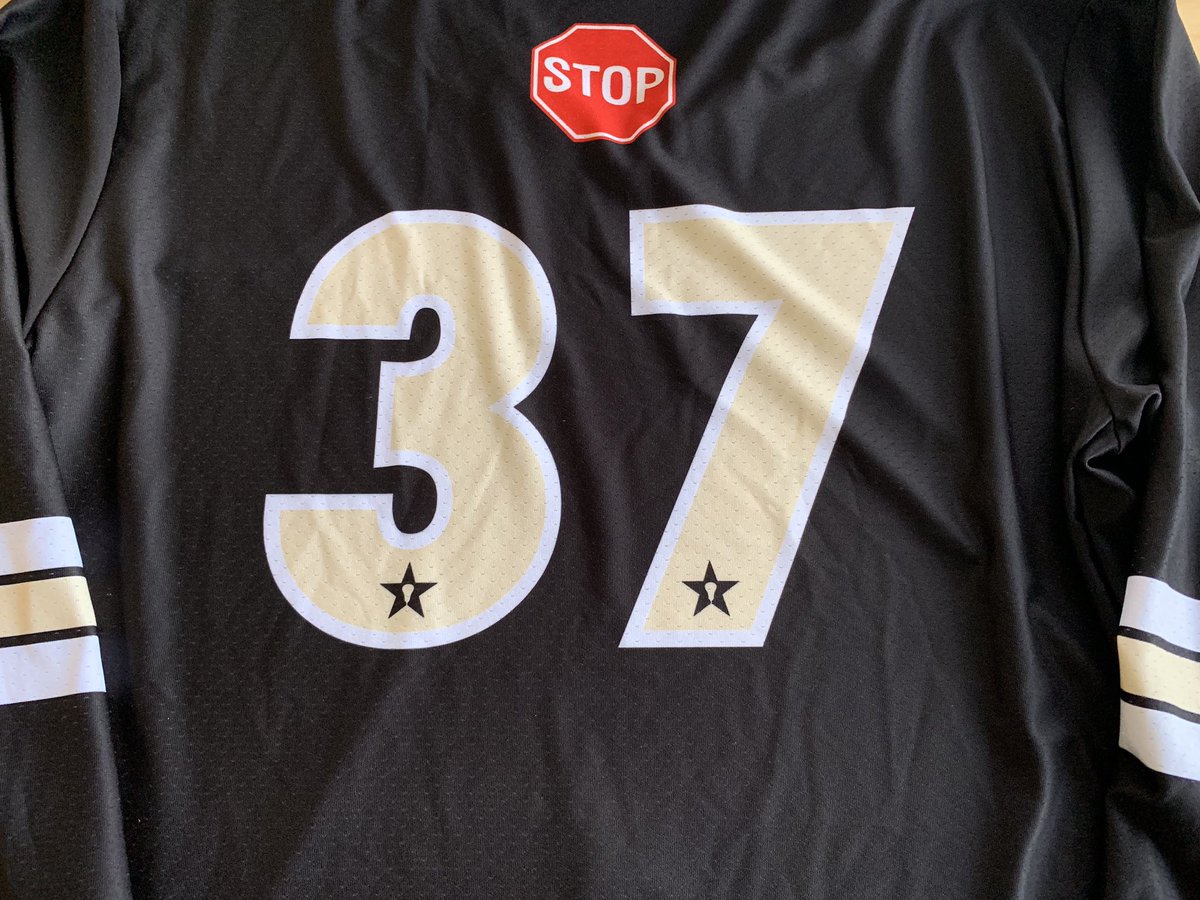 StickStarLax's tweet photo. Fire up the new #StickStarBox Sweaters. Go time. @USBOXLA Pipeline tourney this weekend in Kentucky & @ResoluteLax in January. 📦Season #TxHome4Box https://t.co/CZr2R4CoSp