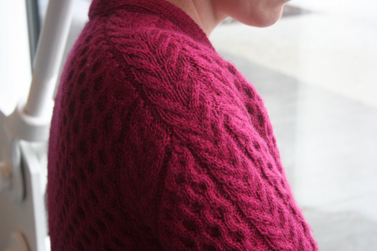 Farrand by Allison Jane will make a beautiful addition to your winter wardrobe knitted using The Fibre Co. Cumbria. We love the stag cables that travel up the sleeves and the saddle shoulders! ravelry.com/patterns/libra…