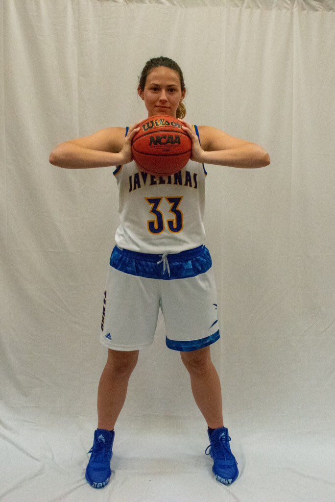 texasladyb15's tweet photo. Just want to take this time to congratulate Veyda Lake on her commitment to play college ball for Coach Madrid &amp; Coach Weaver at Texas A&amp;M-Kingsville! We're proud of you!!🎉 #family #day☝🏽#javelinanation #notcryingmyeyesjustsweatreallybadlol https://t.co/yNE3juHcUz
