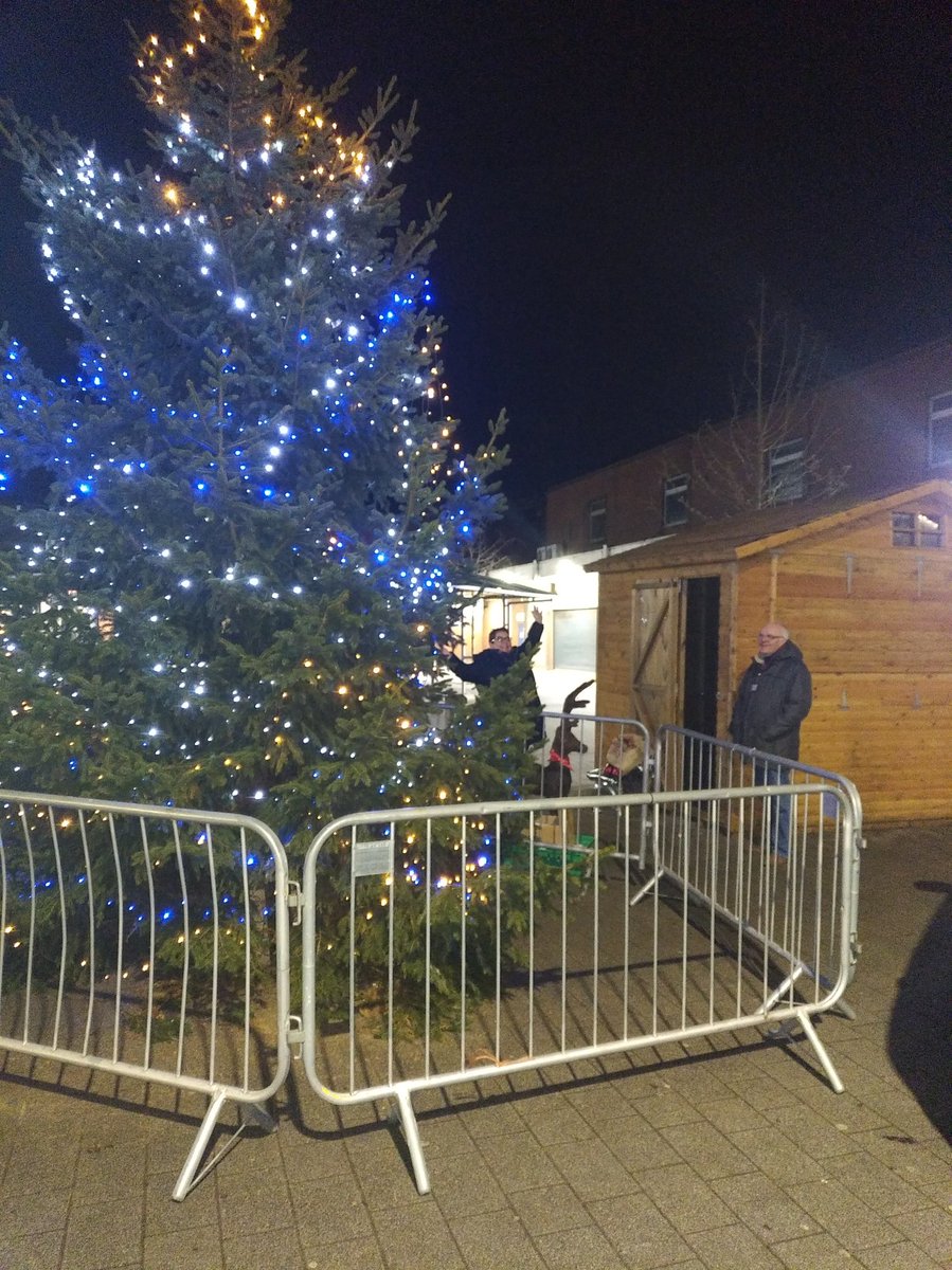 LordGibbons's tweet photo. Fab evening's Christmas Lights Switch-on in #Mexborough enjoyed by so many!

Santa was v busy with 300+ children visiting his grotto tonight! Fab singing superstar @Dan Cocksedge!

Thks @MyDoncaster
@syptweet 4 support!
#doncasterisgreat #southyorkshire @DoncasterDamian @mayorros https://t.co/e8sH6kOtRl