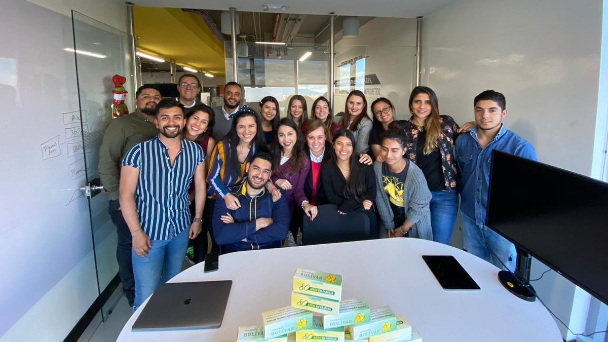 Soluciones_Bol's tweet photo. Hoy con orgullo y emoción nuestro equipo celebra los #80Años de @SegurosBolivar 🥳¡Feliz aniversario a esta gran familia! #Jueves #Cumpleaños #SegurosBolívar https://t.co/JZL61gyMTy