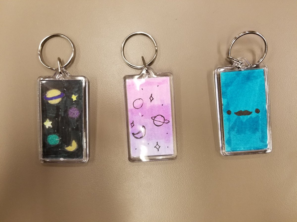 JRLibrarian's tweet photo. Super cute keychains from the keychain making workshop at #MELSComicCon! @MetropolitanELS https://t.co/3JsXS4tJ8H