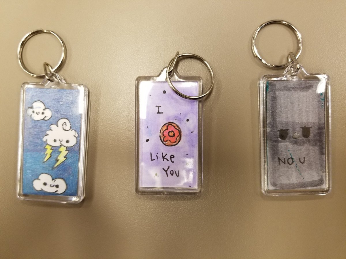 JRLibrarian's tweet photo. Super cute keychains from the keychain making workshop at #MELSComicCon! @MetropolitanELS https://t.co/3JsXS4tJ8H