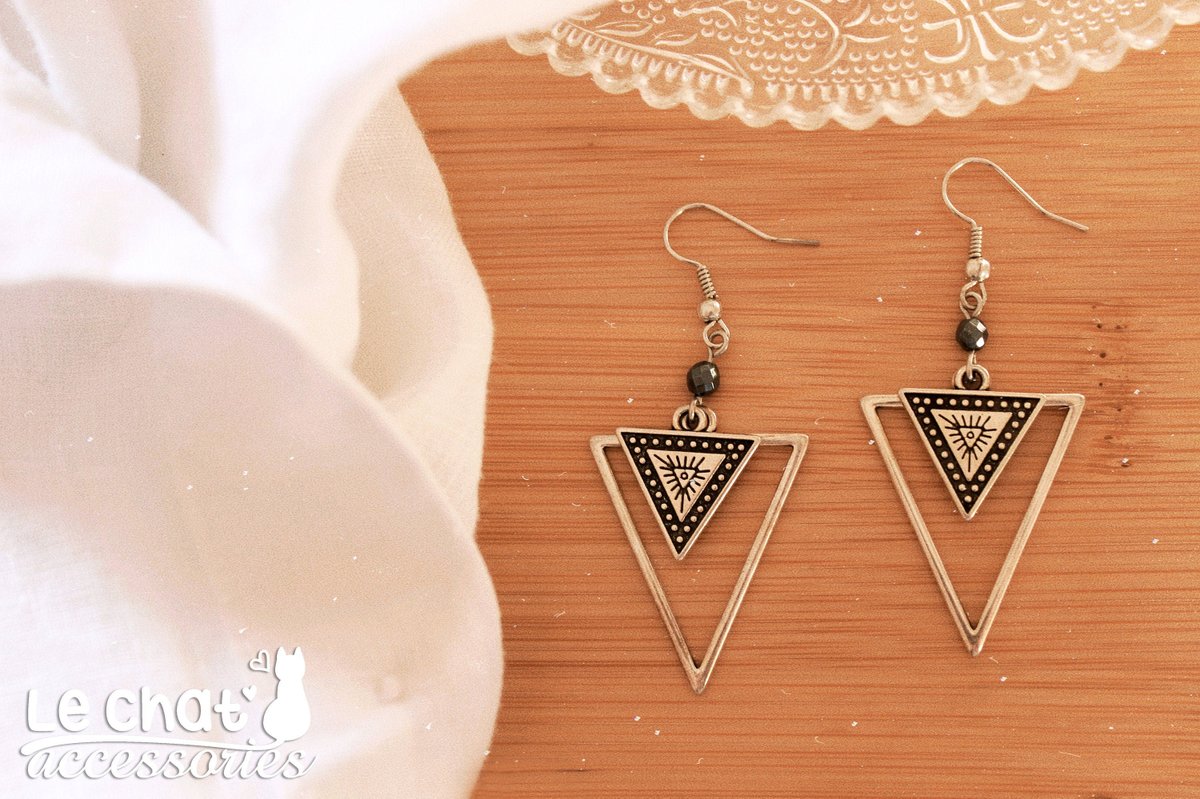 lechataccessori's tweet photo. TRIANGLE EARRINGS, GEOMETRIC earrings, Silver earrings, Dangle drop earrings, Ethnic earrings, Boho earrings, Ethnic jewelry, Gift for her https://t.co/IQmkmQtwa8 #trianglejewelry #silverearrings #modernearrings #geometricearrings #triangleearrings #ethnicearrings https://t.co/12JXWUNnTw
