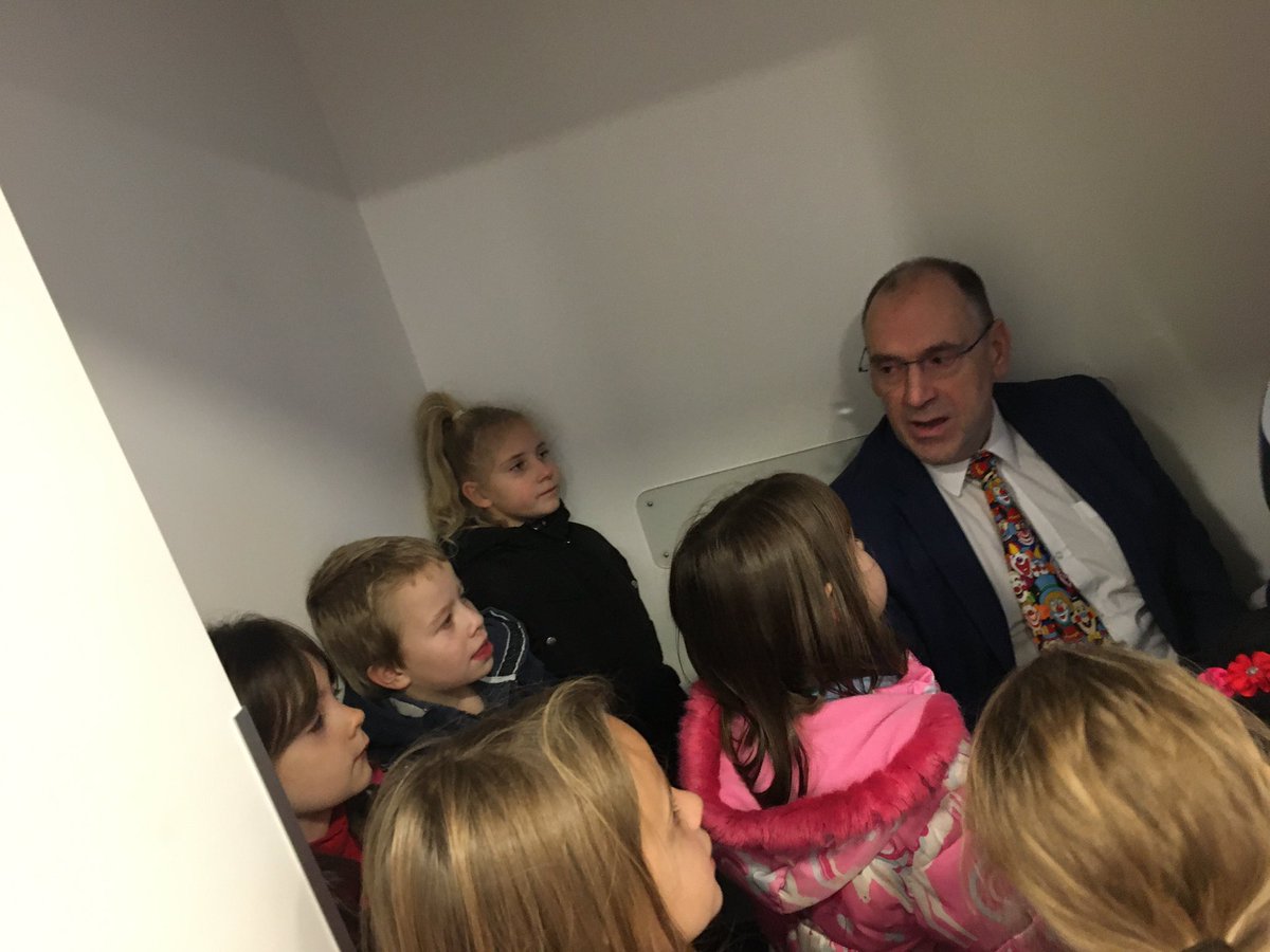 PentrerGraig's tweet photo. Dosbarth Venus learned more about the eye today. Diolch Mr Stout for showing us all the equipment you use to check eyes. #pgpscience #pgpcommunity #pgpvenus https://t.co/71lQOpXYzW