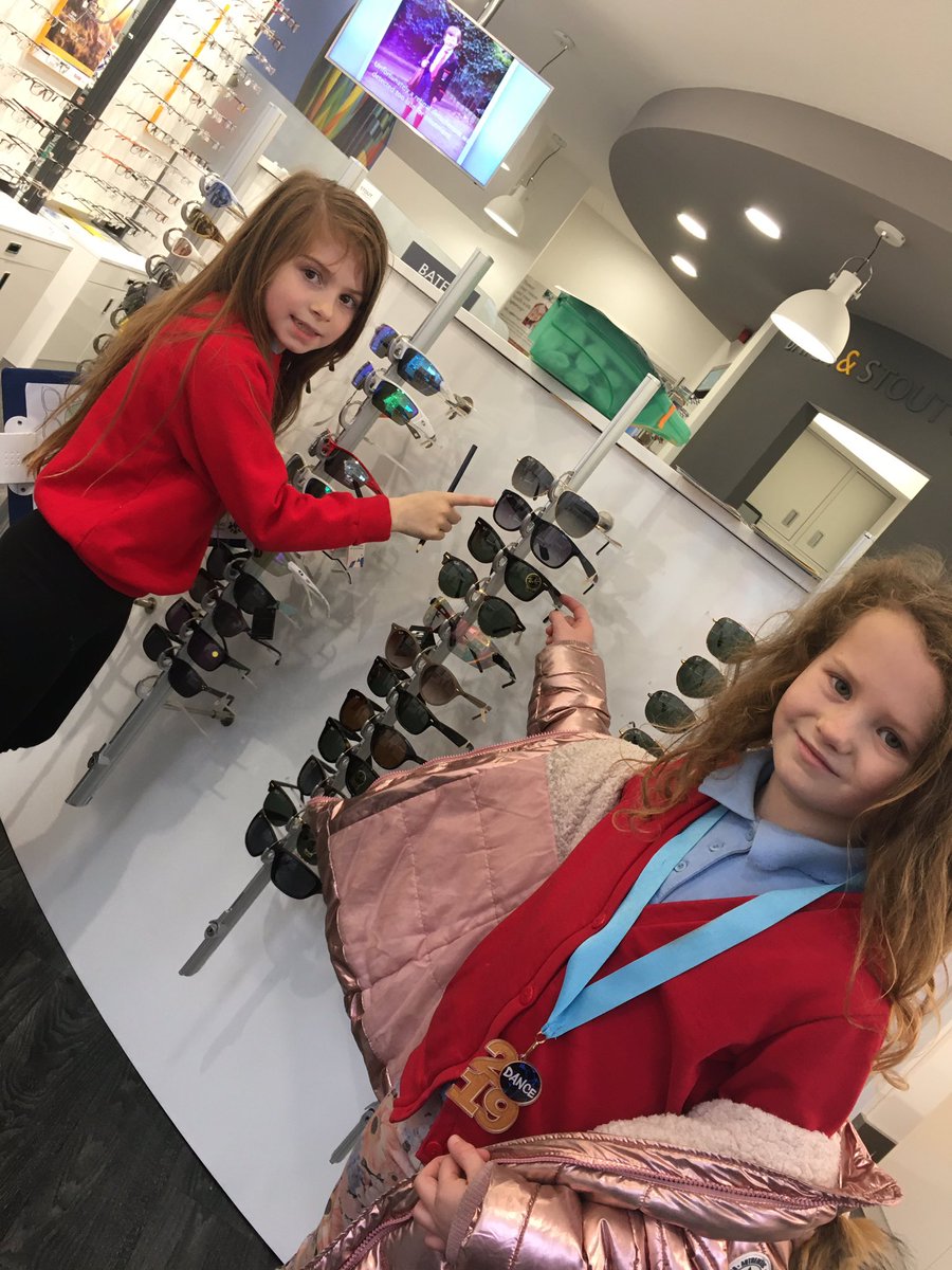 PentrerGraig's tweet photo. Dosbarth Venus learned more about the eye today. Diolch Mr Stout for showing us all the equipment you use to check eyes. #pgpscience #pgpcommunity #pgpvenus https://t.co/Z70cInvHER