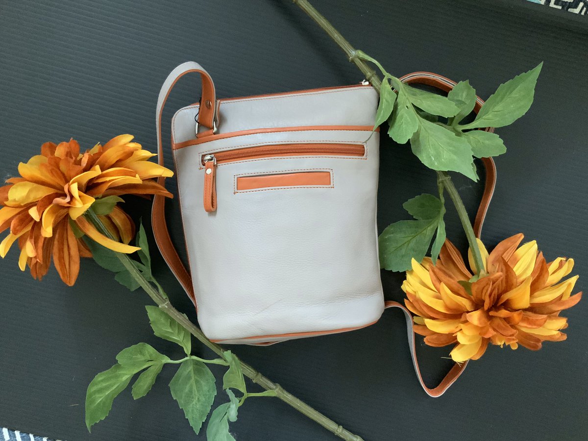 LeatherAndMore's tweet photo. Our quality #purses made out of 100% real #leather come in a variety of styles, colours and shapes starting at $49. As always, if you #follow us on Twitter then you will get a discount at our stores! #leatherandmore #quality #discount #sale https://t.co/dKqbzy4PzB