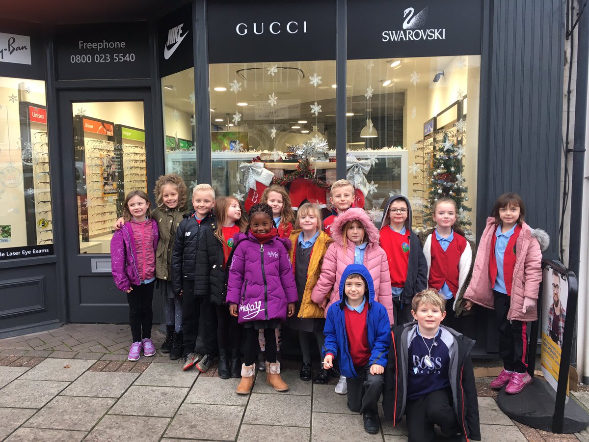 PentrerGraig's tweet photo. Dosbarth Venus learned more about the eye today. Diolch Mr Stout for showing us all the equipment you use to check eyes. #pgpscience #pgpcommunity #pgpvenus https://t.co/ekbKLEzGGC