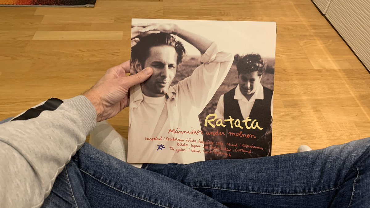 <a href="/eggemannen/">Daniel Ekberg</a> <a href="/MisterMareng/">Mister Mareng</a> <a href="/ratatajohan/">Johan Ekelund</a> Vilka minnen! Pickupen höll på att svarva vinylen blank av alla spelningar av den och medtrafikanter hatade mig när jag sjöng med till den på bilstereon.