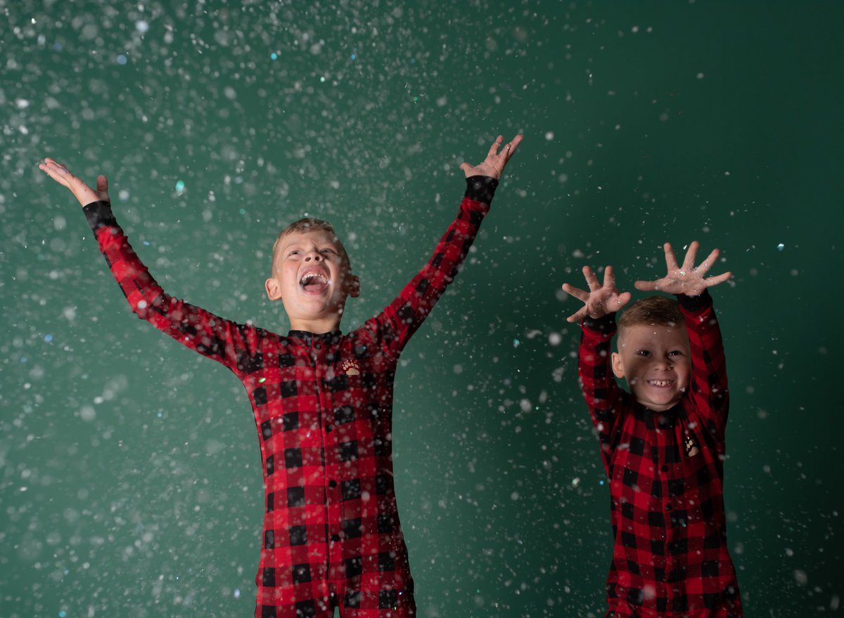 JENewman82's tweet photo. See...we do get snow in Texas! Happy holidays from #TheNewmanBros Photos by @hellophoto512 #mysillymonsters #bearcheeks #chrismaspjs #christmasminisession #onesies #holidaycheer https://t.co/3l8mQhguJi