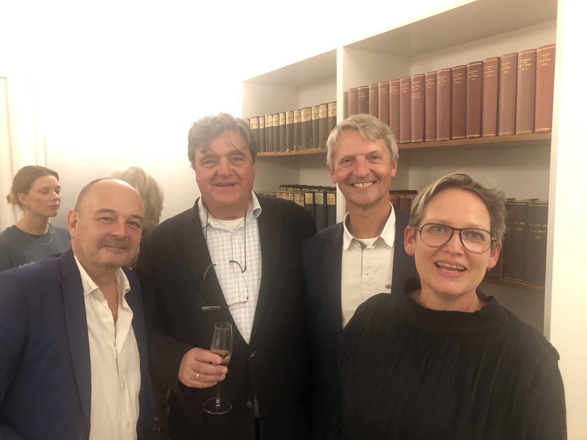 JustFlemming's tweet photo. Modtog i dag et hæderslegat på 50.000 kr. for mit virke som museumsmand. Her sammen med bestyrelsen for Elli og Peter Ove Christensens Fond ved uddelingen i København https://t.co/JRcxDpxrEX