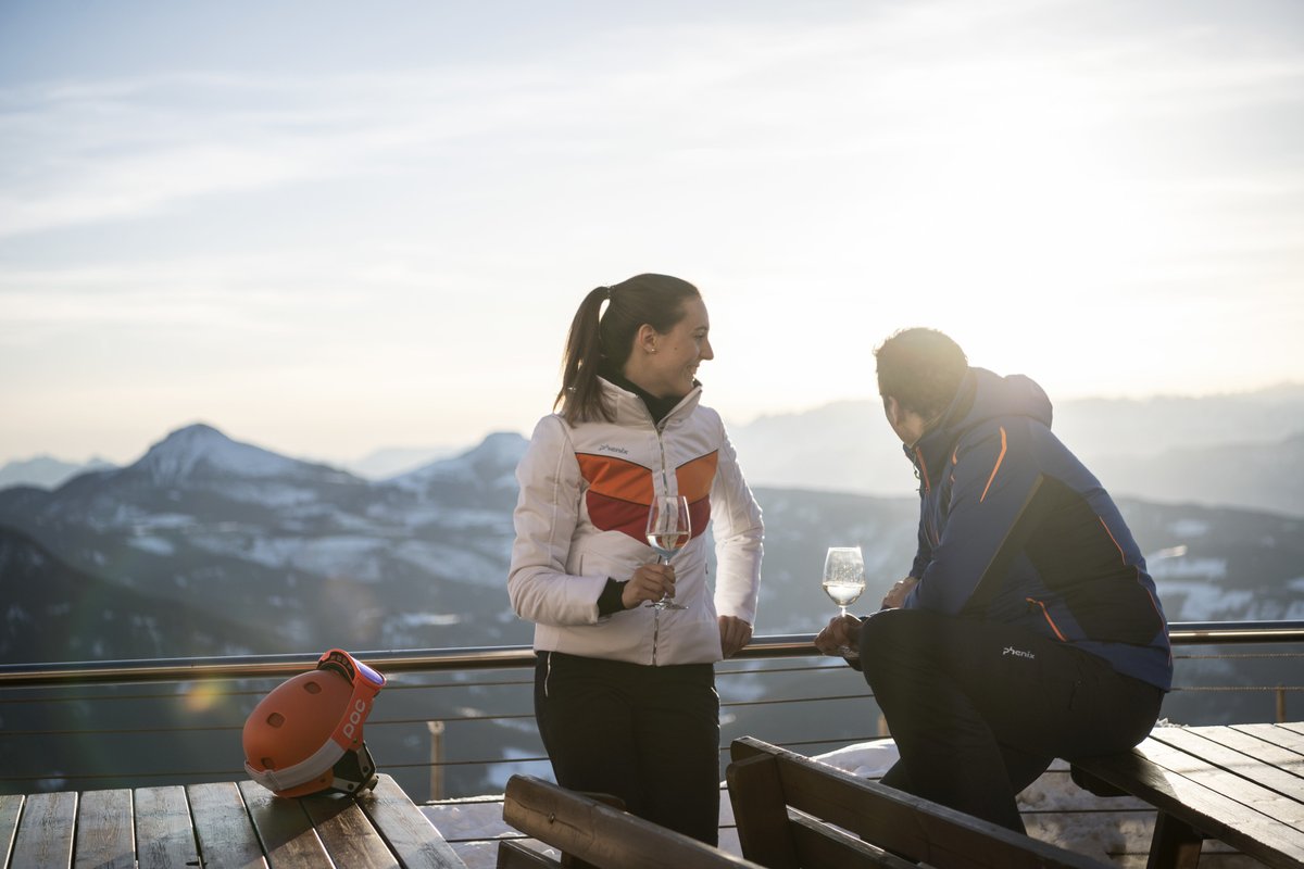 What do you prefer: the ski or the apres ski? Today, we're all about the latter with a good glass of Chardonnay! #AltoAdigeWines