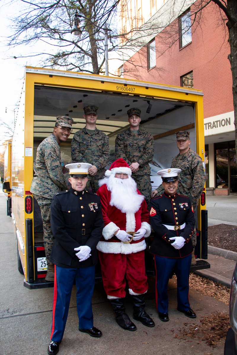 UABIT's tweet photo. With the help of the #UAB community, the 26th Annual #UABToyDrive was a huge success! Thank you to everyone that donated, volunteered, and stopped by for a photo. π https://t.co/OUdLdtO1Au