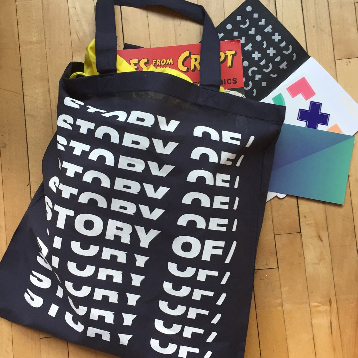 storyofworkshop's tweet photo. 2019 Story Of/ swag bag is looking good!👀Filled with goodies from @Adobe @SOI128 @Blick_Art @PopUpMag @MFAVN @SVA_News, @InVisionApp DaVinci Art Supply, &amp; more! Thanks to our 2019 sponsors for their contributions. #gettingreadyfortheweekend #😎 https://t.co/su0e9sJTB2