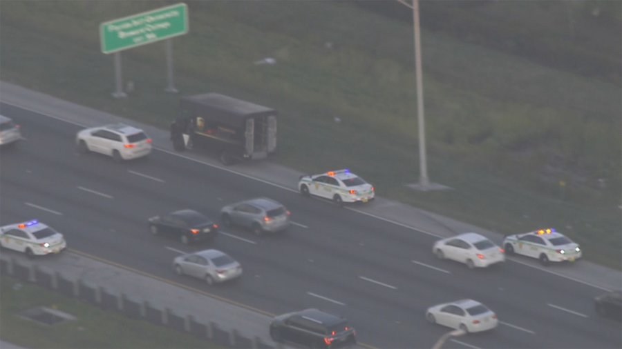 ELDoZ1IX0AER3WG?format=jpg&name=900x900