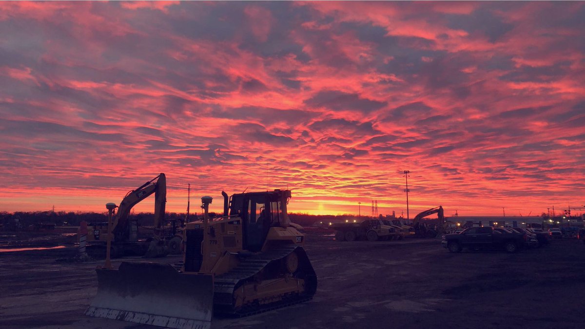 ConnerLemons's tweet photo. @CaterpillarInc Beautiful sunset tonight... https://t.co/qzh8jz5apL
