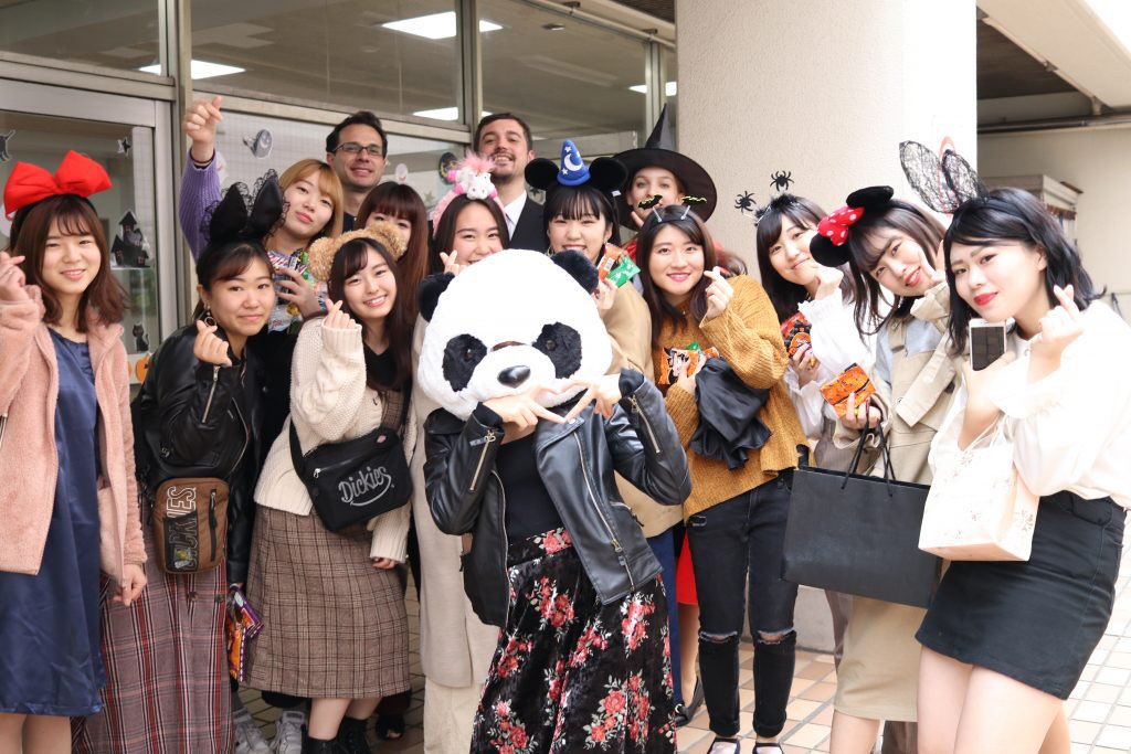 戸板女子短期大学 公式 オープンキャンパス 国際コミ学科 戸板女子短期大学 Teaching English To Children2 を受講している1年生が 芝小学校主催の ハロウィン パレード に参加しました T Co M4mi1krxzg 戸板女子短期大学