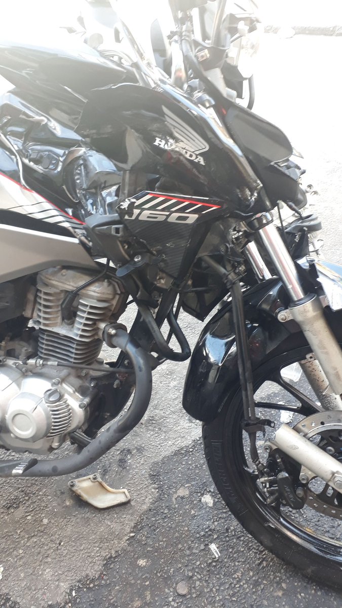 Saantos100's tweet photo. Minha moto foi destruída após a realização de uma operação no Morro do Dendê, ela era meu único instrumento de trabalho, de onde eu tiro o sustento da minha família, pago a pensão do meu filho de apenas 3 anos, aluguel continua... https://t.co/p0kgvY439j
